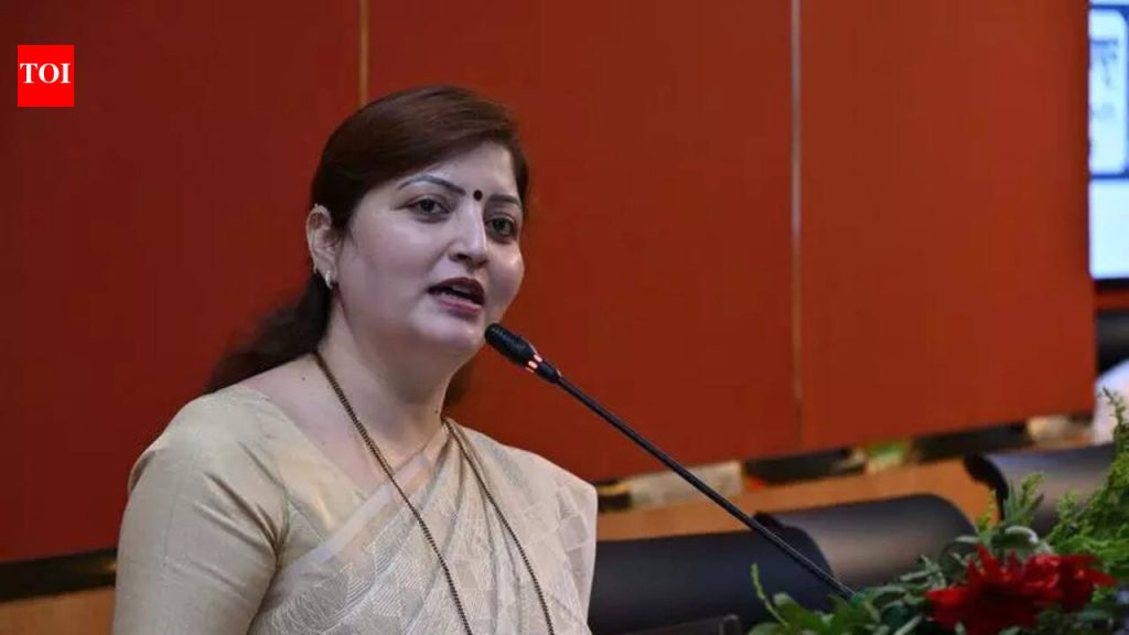 चाकणकर यांनी राष्ट्रवादी महिला काँग्रेसच्या प्रदेशाध्यक्षपदाचा राजीनामा दिला