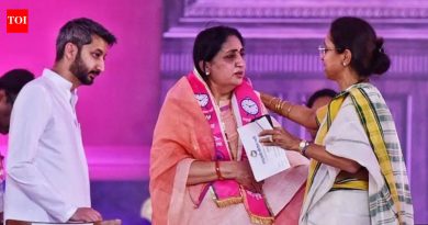 यापुढे पवार कुटुंबातील कोणत्याही सदस्याविरुद्ध निवडणूक लढवणार नाही, असे सुप्रिया म्हणाल्या